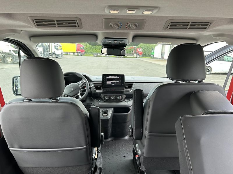 Renault Trafic (2026) COMBI L2H1 170k AT9 RED 8 MÍST - fotka 17 z 36