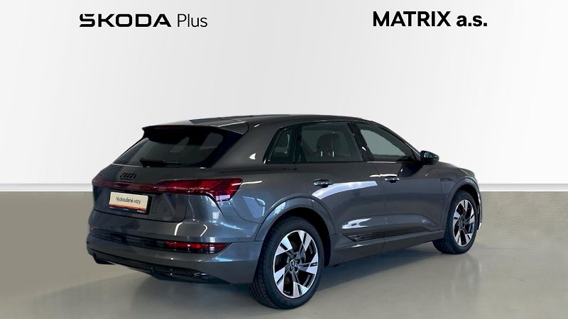 Audi e-tron (2022) S line quattro 55 electric 300 - fotka 2 z 32