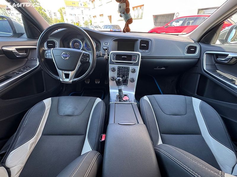 Volvo S60 2.4D5 R-Design servis.historie - fotka 17 z 30