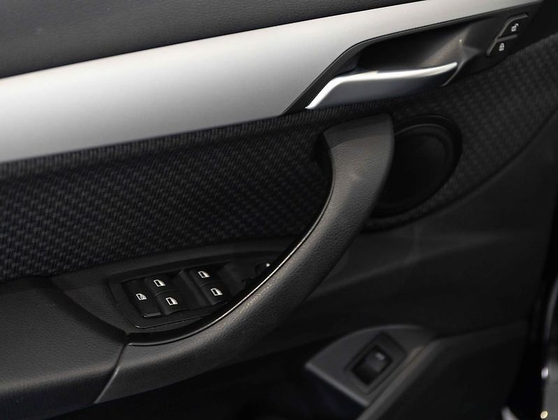 BMW X1 sDrive18i - fotka 17 z 22
