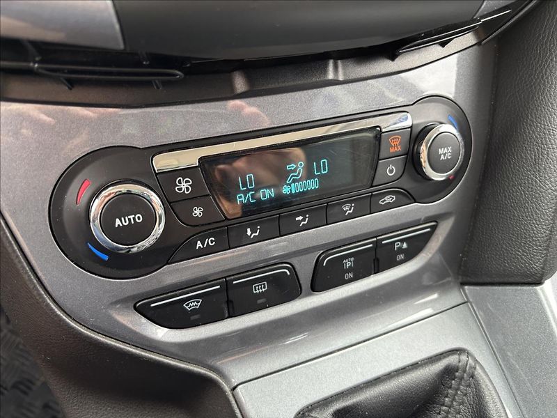 Ford Focus 2,0 TDCI 140k Titanium - fotka 30 z 36