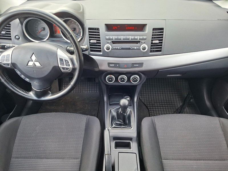 Mitsubishi Lancer (2009) 1.8i 105kW - fotka 10 z 24
