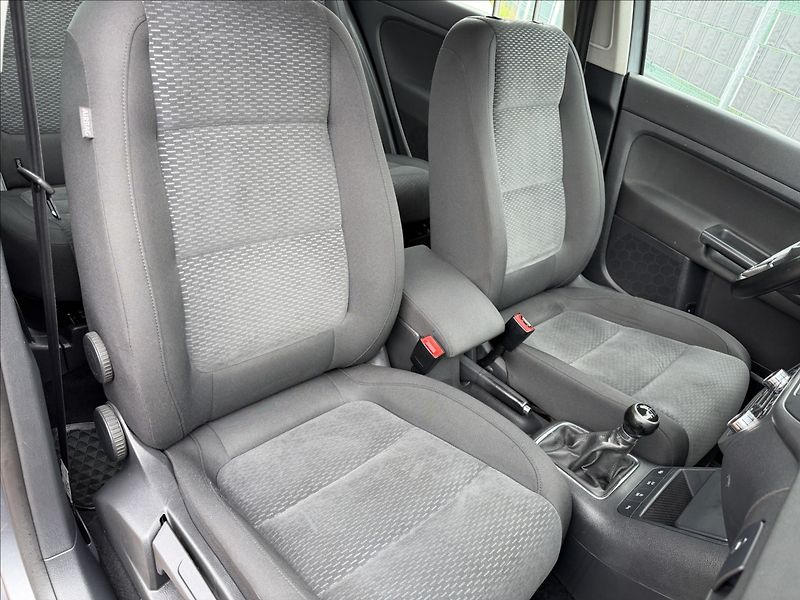 Volkswagen Golf Plus 1.6 TDI Comfortline - fotka 14 z 19
