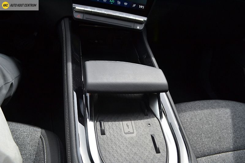 Renault Espace techno full hybrid E-Tech 200 - fotka 32 z 64