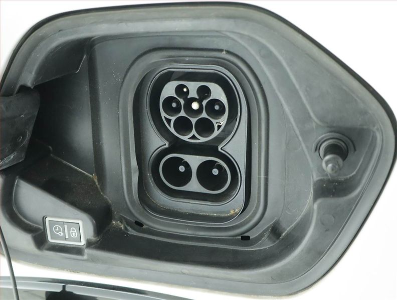 Peugeot 208 (2020) Active 50 kWh, SoH 85% - fotka 15 z 16