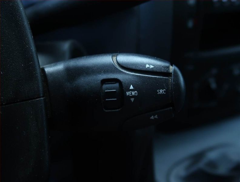 Peugeot Expert (2013) 2.0 HDi, Bus, 5Míst, 1Maj - fotka 17 z 22