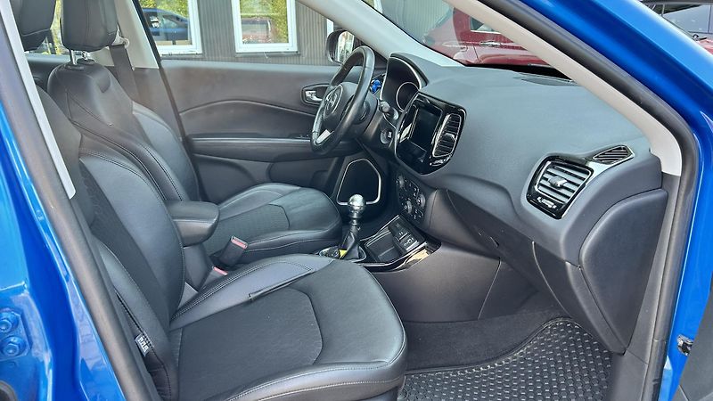 Jeep Compass 1.3T 130k Night Eagle  - fotka 11 z 15