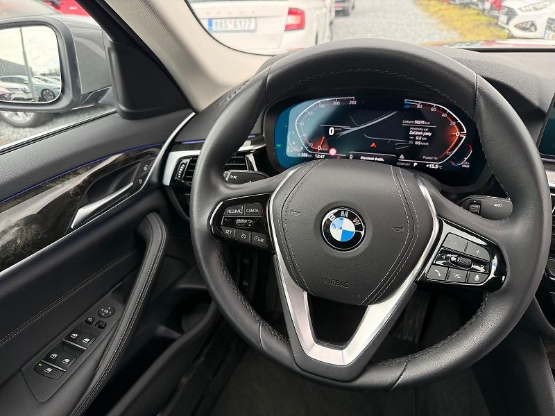BMW Řada 5 (2022) xDRIVE 520d 140kW 4x4 CZ DPH - fotka 11 z 11