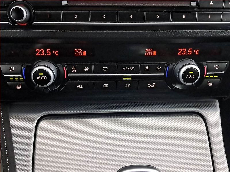 BMW Řada 5 (2013) 530d xDrive, 4X4, Automat - fotka 23 z 30
