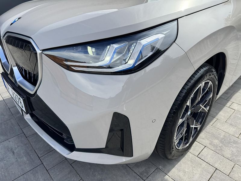 BMW X3 (2025) 20d Xdrive, M-paket, Záruka - fotka 12 z 33