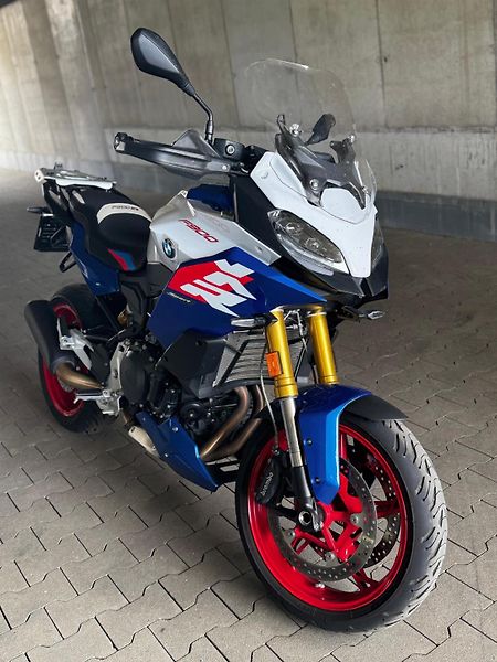 BMW F 900 XR (2025) - fotka 2 z 4