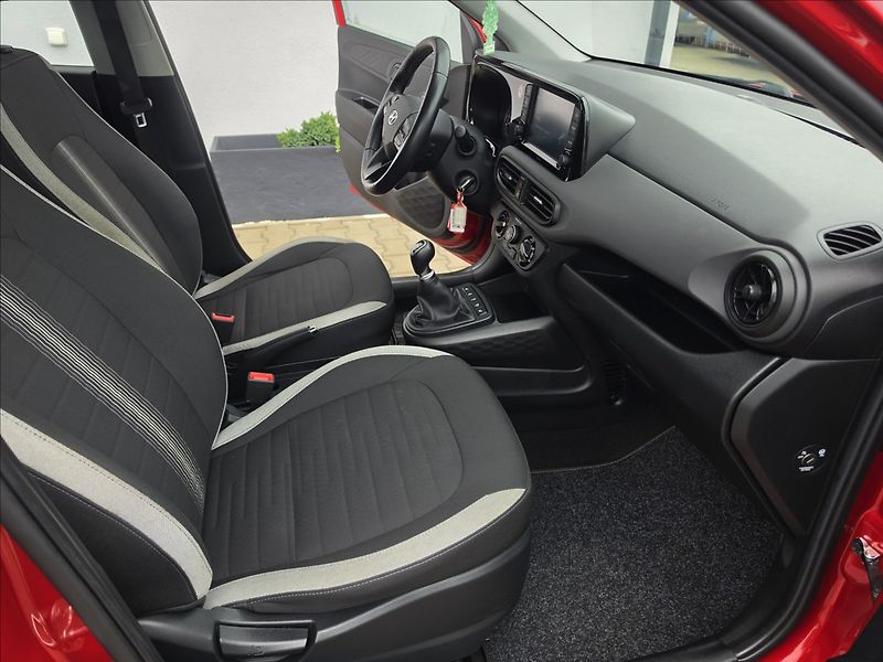 Hyundai i10 1,0 49KW vyhř. volat + sedadla - fotka 30 z 41