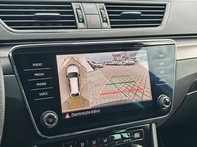 Škoda Superb SportLine 7DSG 2,0TDI - fotka 18 z 27