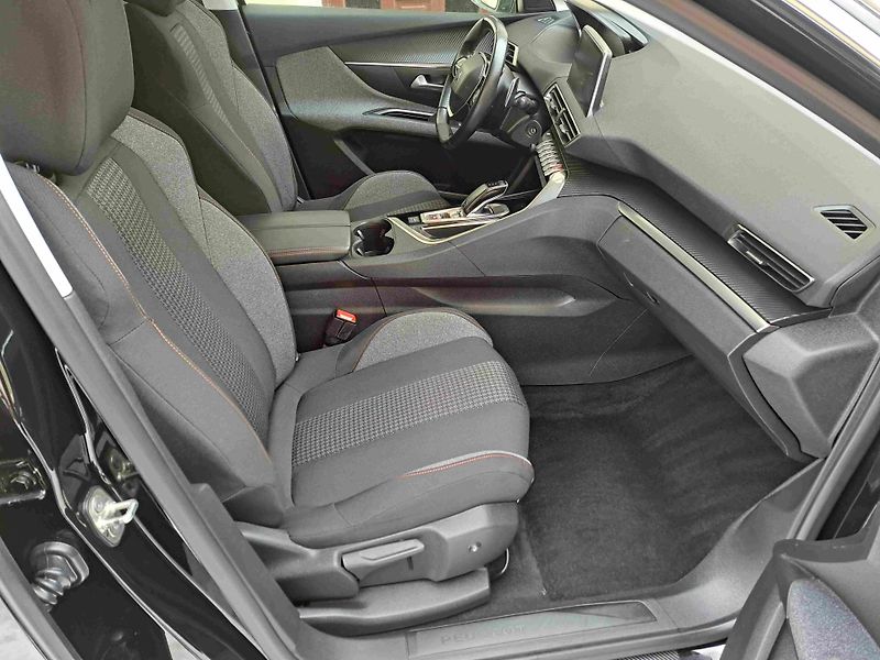 Peugeot 5008 (2020) 1,2 PT EAT8 17ALU PDC NAVI - fotka 8 z 24