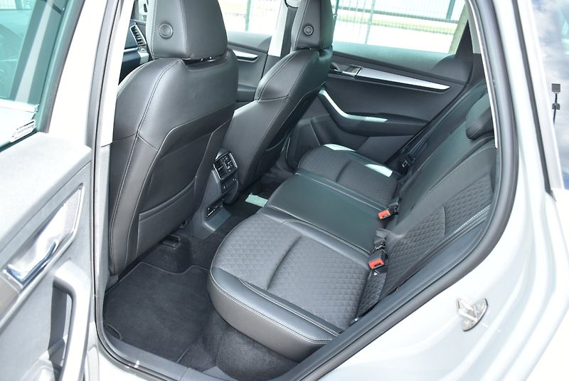 Škoda Karoq (2021) Style PLUS 2.0 TDI 85kW DSG - fotka 27 z 35