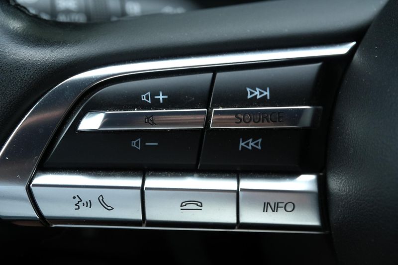 Mazda MX-30 e-Skyactiv, ACC, HUD, Kamera - fotka 18 z 35