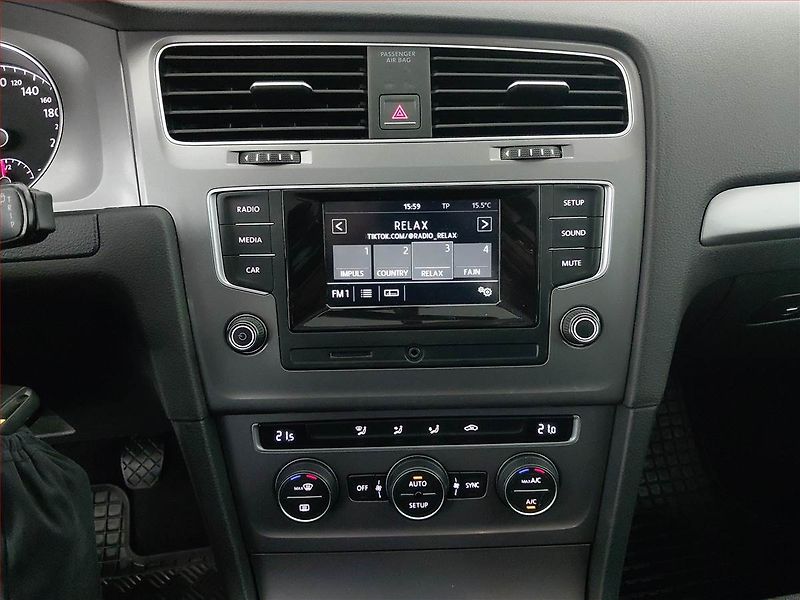 Volkswagen Golf (2013) 1.2 TSI, ČR,1.maj - fotka 12 z 16