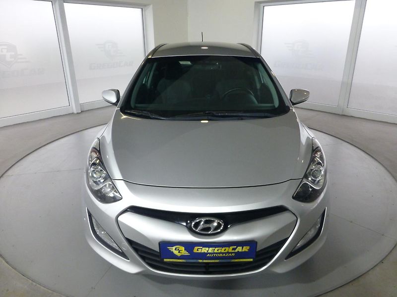 Hyundai i30 (2013) 1,6CRDI*ALU**VYHŘ.SED***KAMERA - fotka 2 z 25