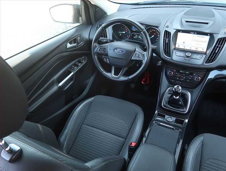 Ford Kuga (2017) Titanium 2.0 TDCi, 4X4, Kůže - fotka 7 z 19