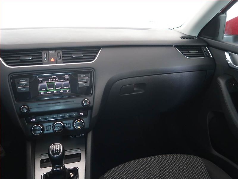 Škoda Octavia (2015) 2.0 TDI, Tempomat - fotka 8 z 14