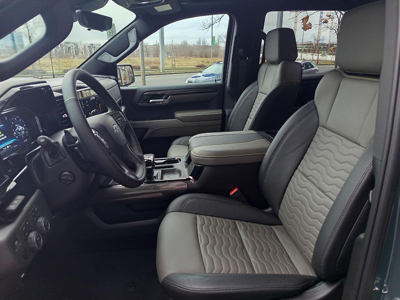 Chevrolet Silverado (2025) ZR2, Cypress, rezervováno - fotka 11 z 22