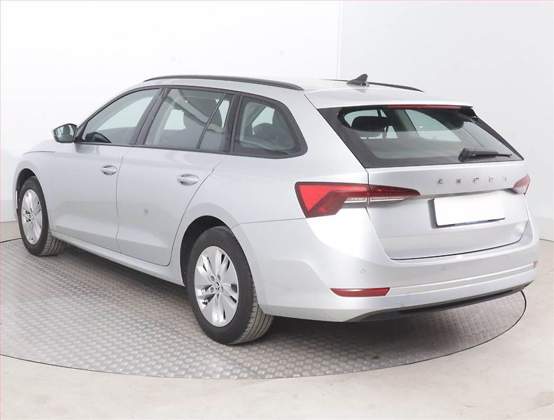 Škoda Octavia (2023) Ambition 2.0 TDI, ČR,1.maj - fotka 4 z 15