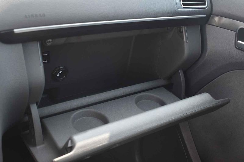 Volkswagen Touran působí usedle, ale je to dobrý rodinný společník