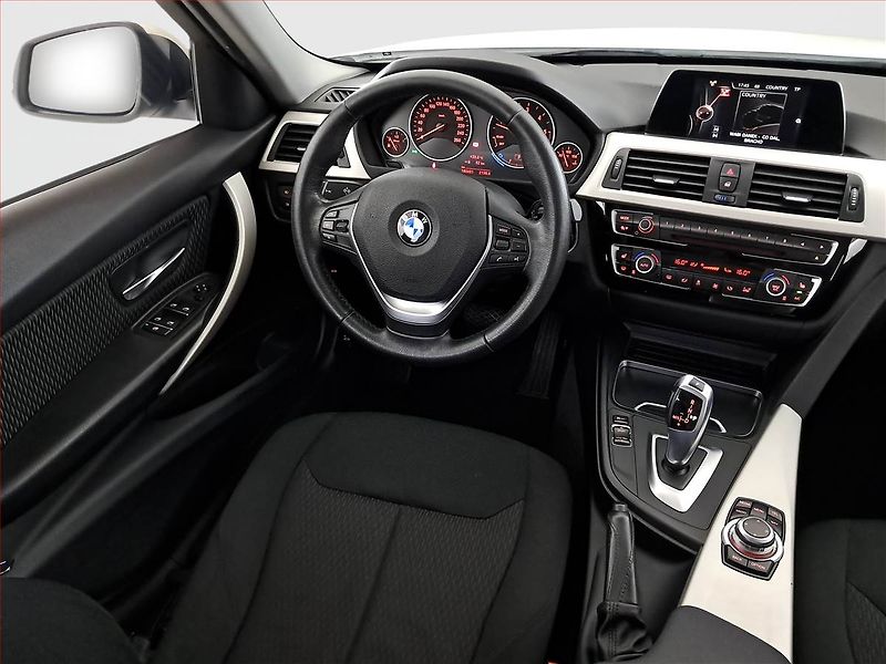BMW Řada 3 (2017) 318 d, Automat, Navi, Tempomat - fotka 7 z 24