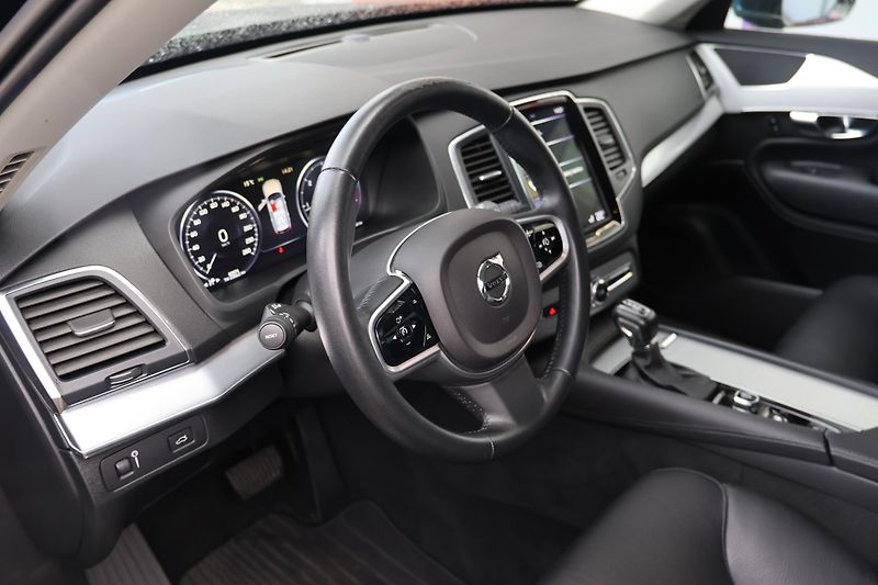 Volvo XC90 (2019) D5 aut. AWD Momentum - fotka 12 z 23