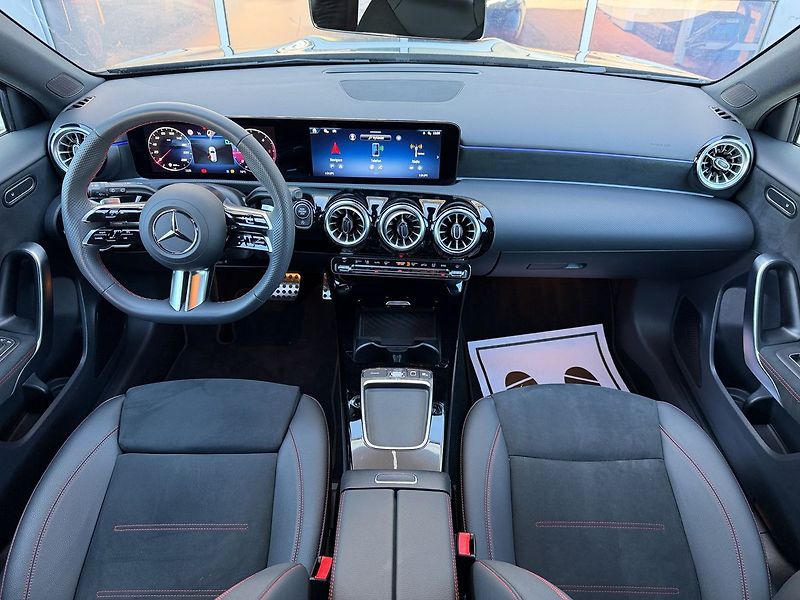 Mercedes-Benz Třídy A 200d AMG Style Edition - fotka 16 z 36