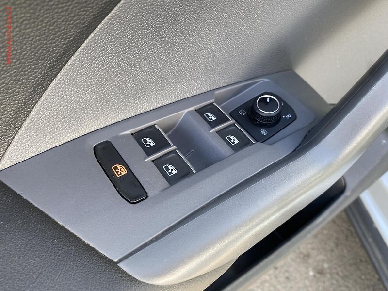 Volkswagen T-Cross (2019) 1.0 TSi, Highline, LED, navi - fotka 13 z 19