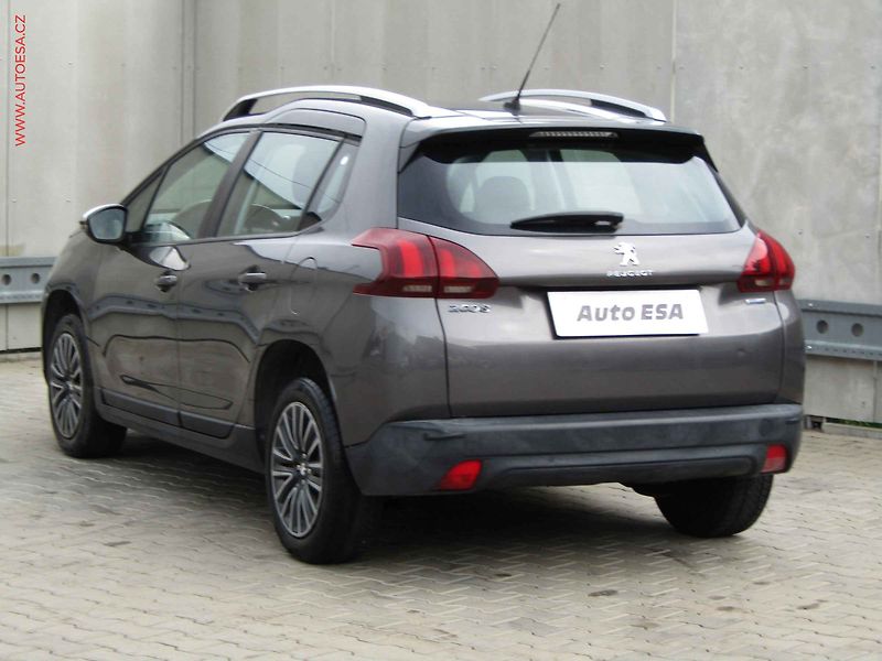 Peugeot 2008 (2017) 1.2 VTi, ČR, servis.kniha - fotka 6 z 17