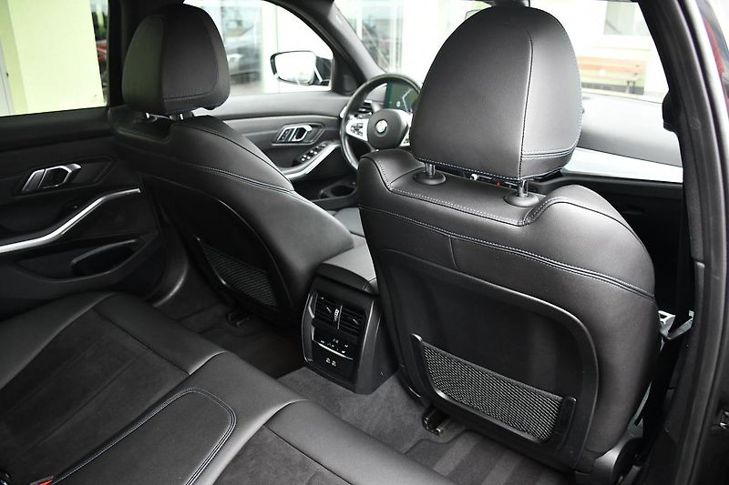 BMW Řada 3 320d xDrive M-SPORT   - fotka 16 z 64