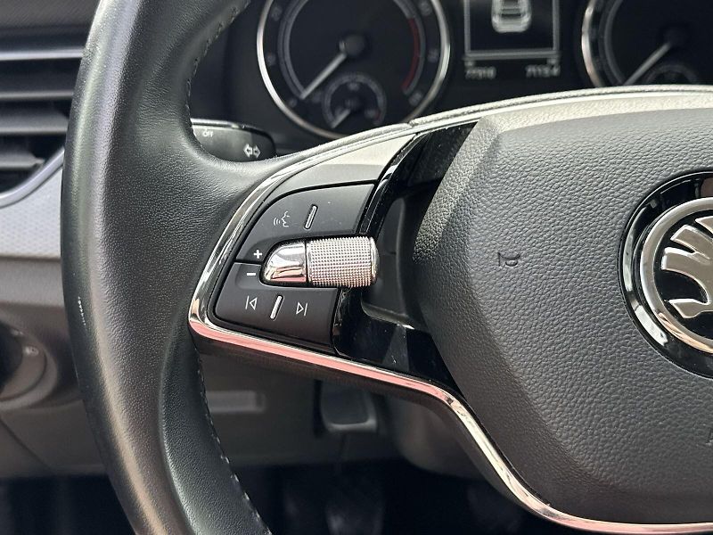 Škoda Kamiq (2022) 1.0 TSI Ambition - fotka 18 z 27