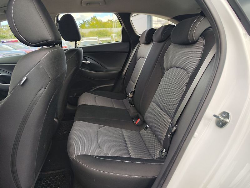 Hyundai i30 1.5 T-GDI/103kW Smart DCT - fotka 10 z 30