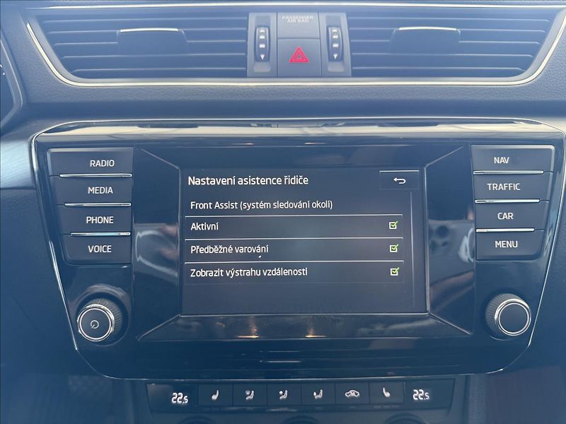 Škoda Superb 2,0   TDI 110kW,SERVISKA,ČR - fotka 23 z 29