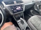 Volkswagen Tiguan (2020) R-LINE 1,5 TSI 110 KW 1. MAJ - náhled 28