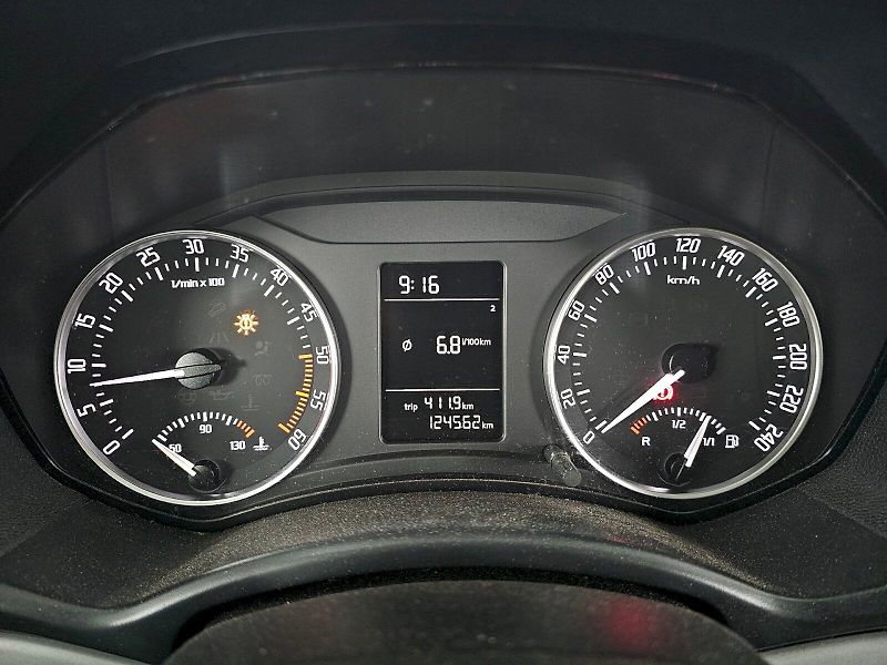 Škoda Octavia (2011) 1.6TDI 77kW Ambiente plus - fotka 11 z 20