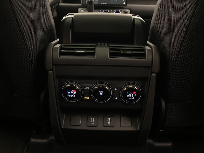 Land Rover Defender (2026) OCTA BLACK AWD AUT - fotka 77 z 81