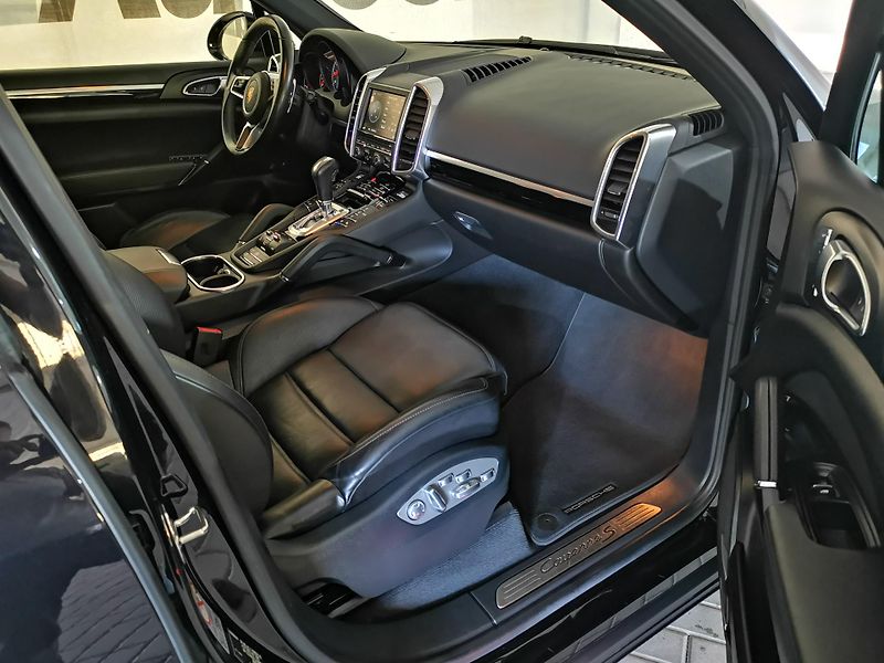 Porsche Cayenne (2015) S LED PANO BT 1MAJITEL SERVIS  - fotka 11 z 24