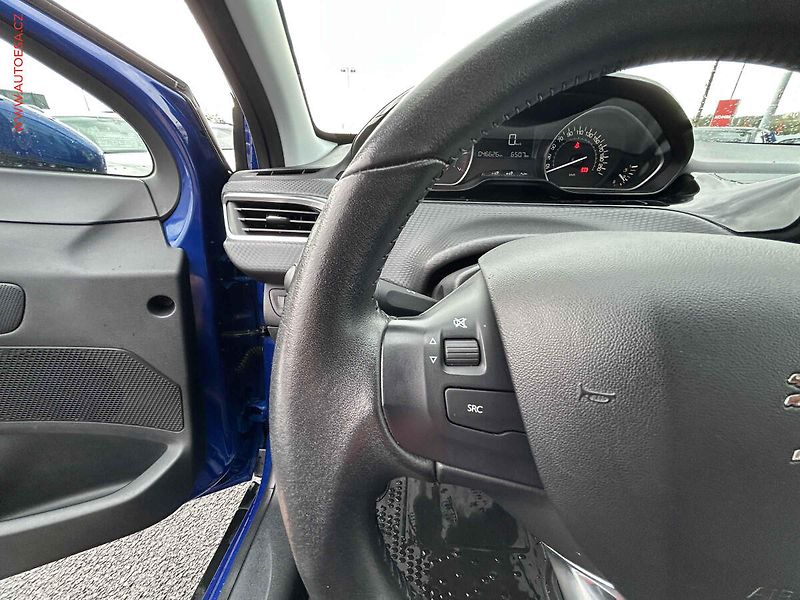 Peugeot 2008 (2019) 1.2PT - fotka 17 z 18