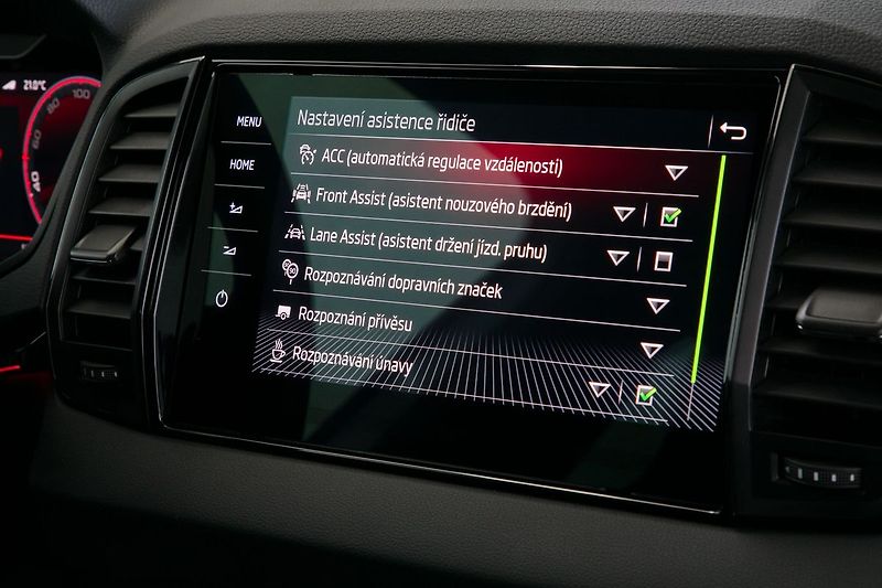Škoda Karoq 2.0TSI 140kW DSG 4x4 Sportline - fotka 33 z 43