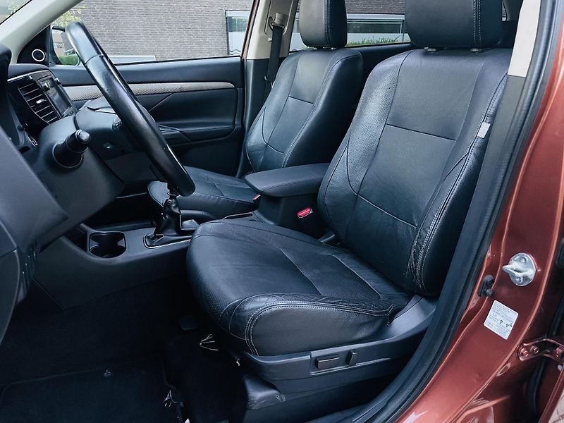 Mitsubishi Outlander 2.2D 4x4 7MÍST KAMERA SERVISKA - fotka 29 z 47