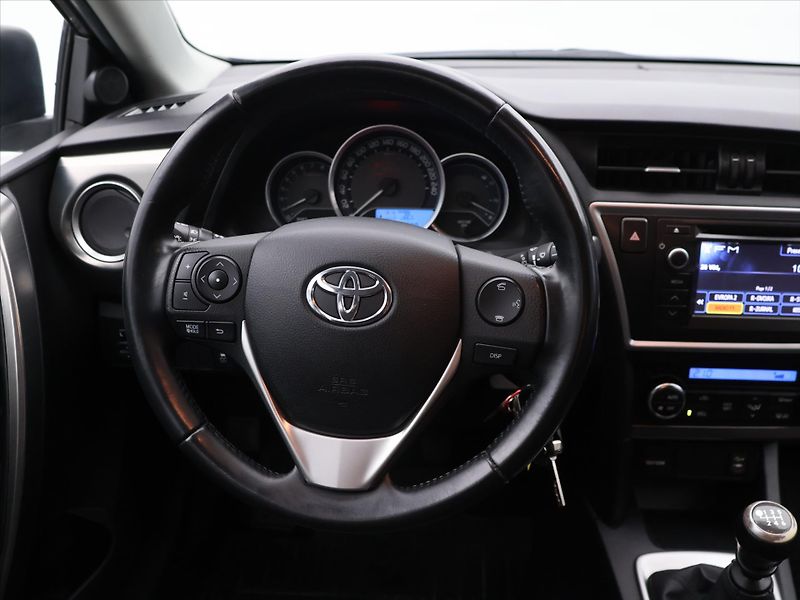 Toyota Auris 1,6 i 97kW Serv. Kniha - fotka 14 z 25