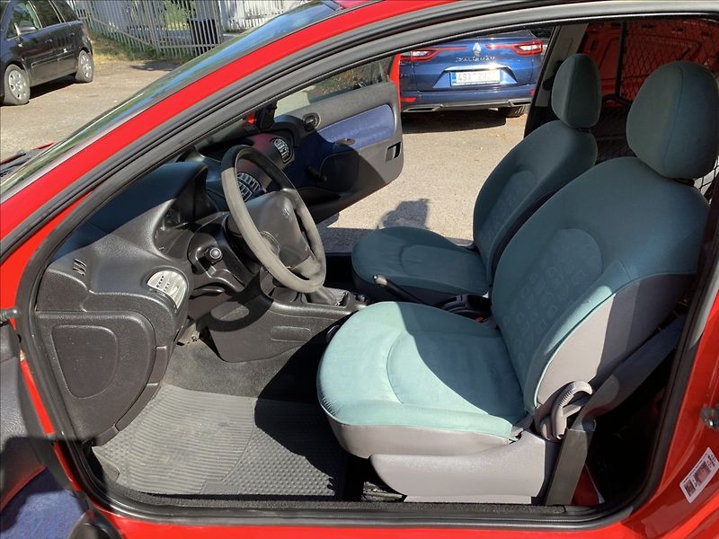 Peugeot 206 1,1 i,ČR - fotka 13 z 16