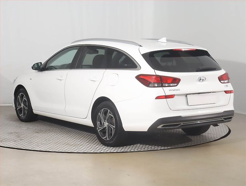 Hyundai i30 (2022) Family 1.5 T-GDI MHEV - fotka 3 z 14