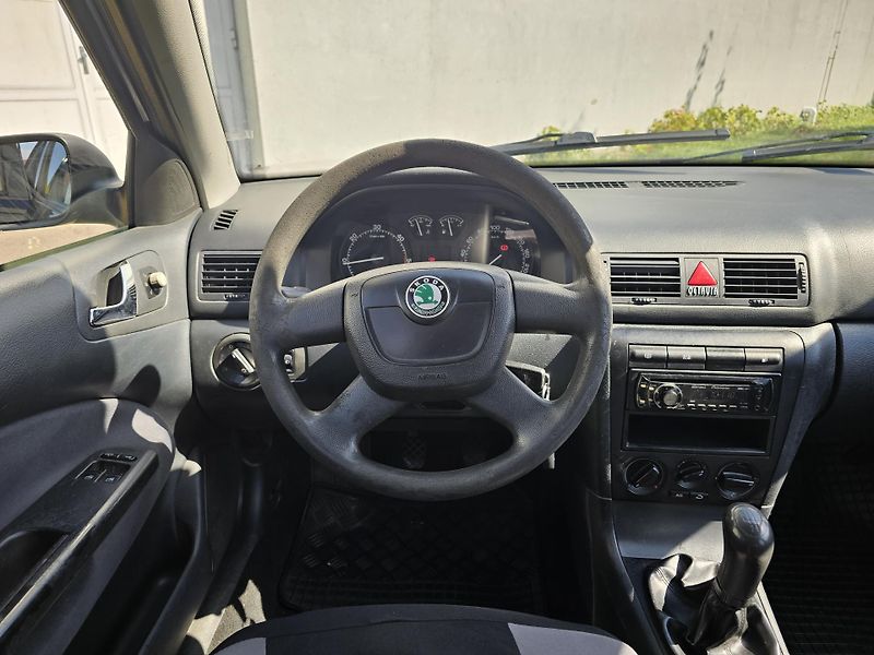 Škoda Octavia (2009) 1.9TDI TOUR TAŽNÉ KLIMA - fotka 12 z 20