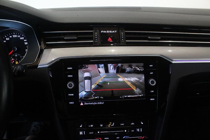 Volkswagen Passat (2020) 2.0TDI DSG Facelift Matrix  - fotka 32 z 34