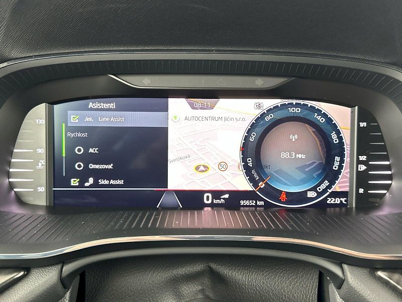 Škoda Octavia (2022) Combi 2.0TSI 180kW RS - fotka 10 z 38