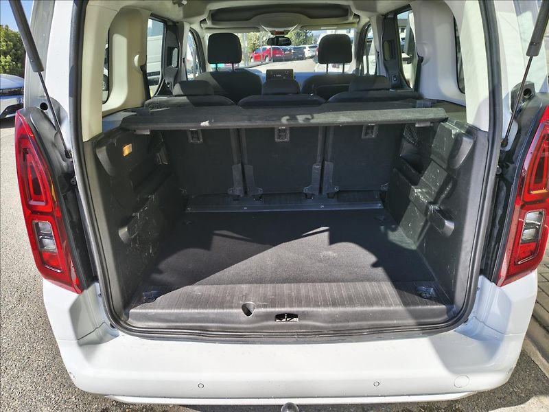 Opel Combo 1,5   CDTi Elegance Plus 96kw - fotka 6 z 17